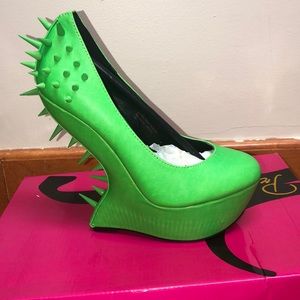 Privileged Green Spiked Wedges